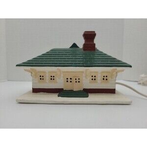 Byron Molds Illuminated Christmas Village Train Station 1980 White Red Green